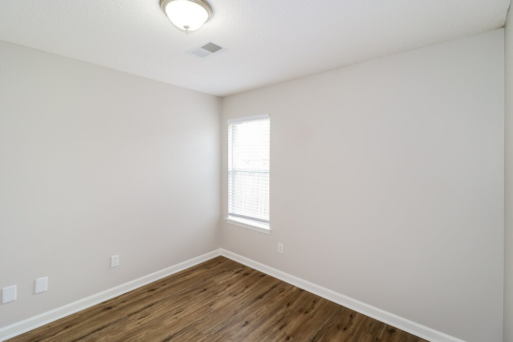 Building Photo - 10095 Cross Hill Dr