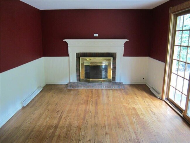 Building Photo - 2341 Southwood Dr