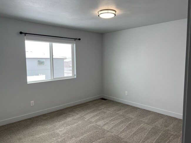 Building Photo - New on the Market!