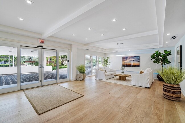 Building Photo - 2066 N Ocean Blvd