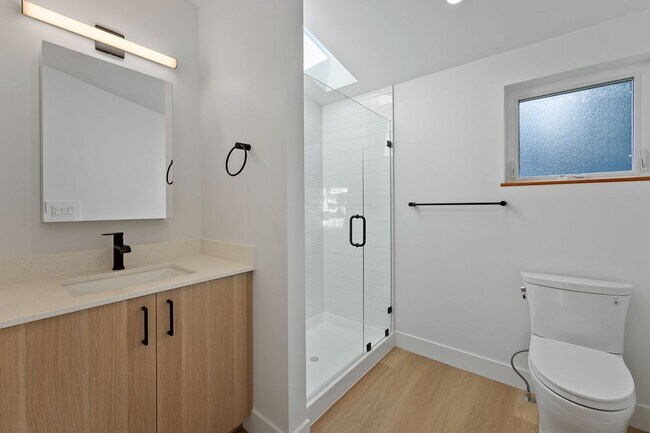 Building Photo - Morris Street Commons Modualr Living! 1/1 Community Living!