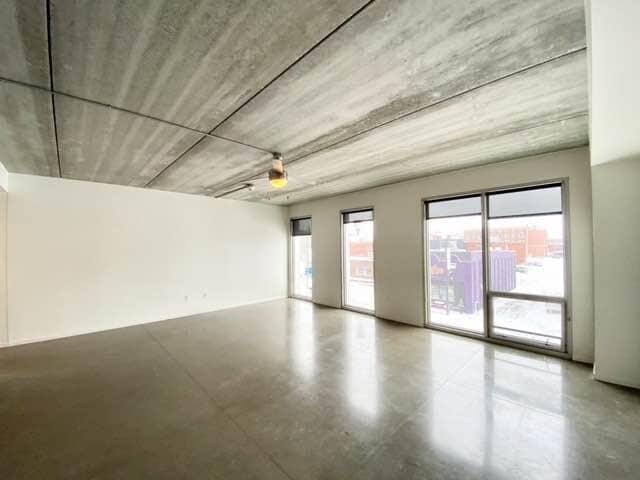 Building Photo - 350 E Locust St