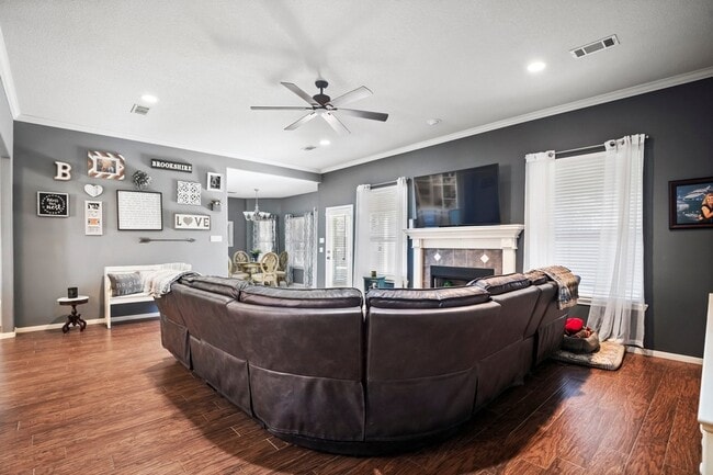 Building Photo - 9292 Deepwater Dr