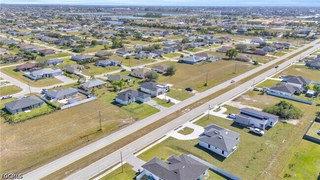 Building Photo - 1021 Chiquita Blvd N