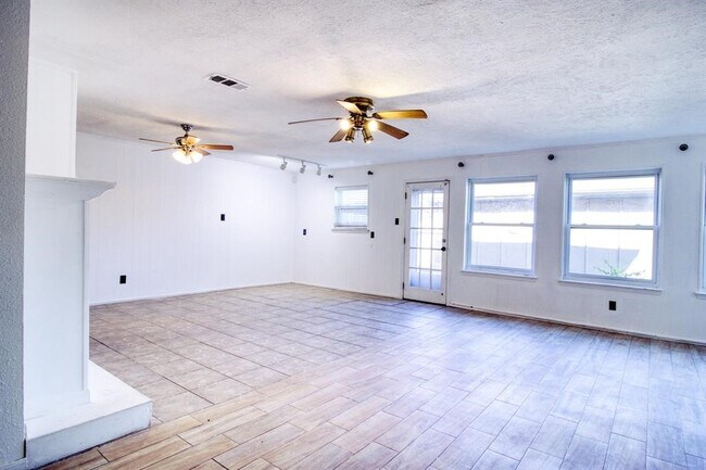 Building Photo - 11667 Sabo Rd
