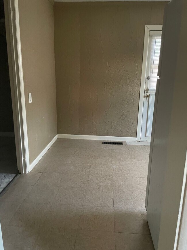 Building Photo - MOVE IN SPECIAL!! LIMITED TIME ONLY!! FIRST MONTH FREE!