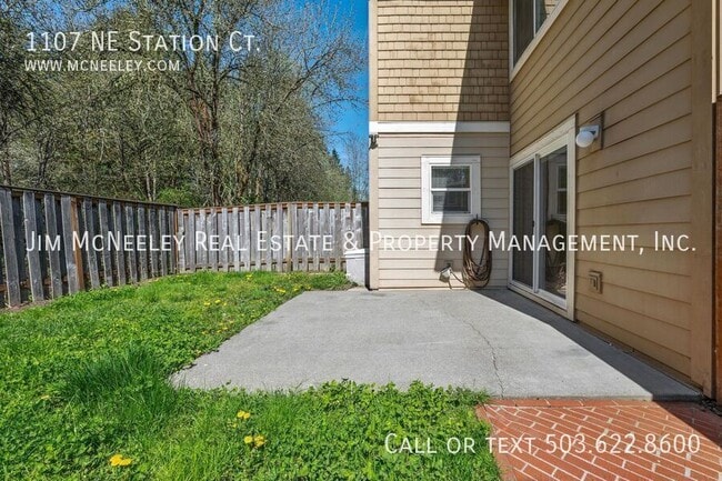 Building Photo - 1107 NE Station Ct