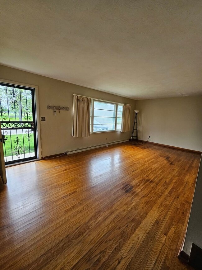 Building Photo - South Shores! 3 Bed, 1.5 bath