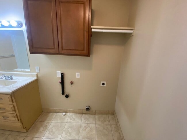 Building Photo - Spacious 2-Bedroom Home in Roy! $350 Off o...