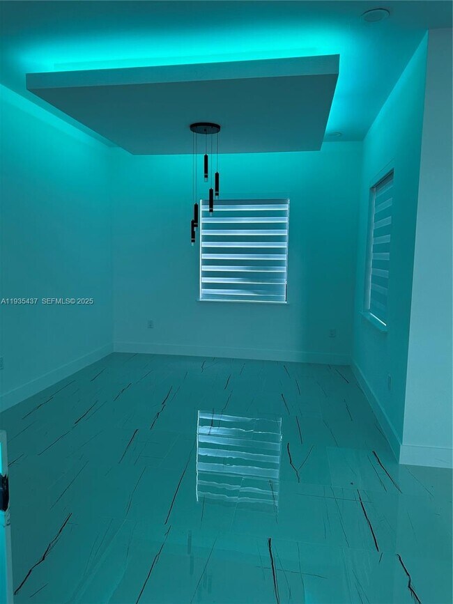 Building Photo - 616 Maple Ave N