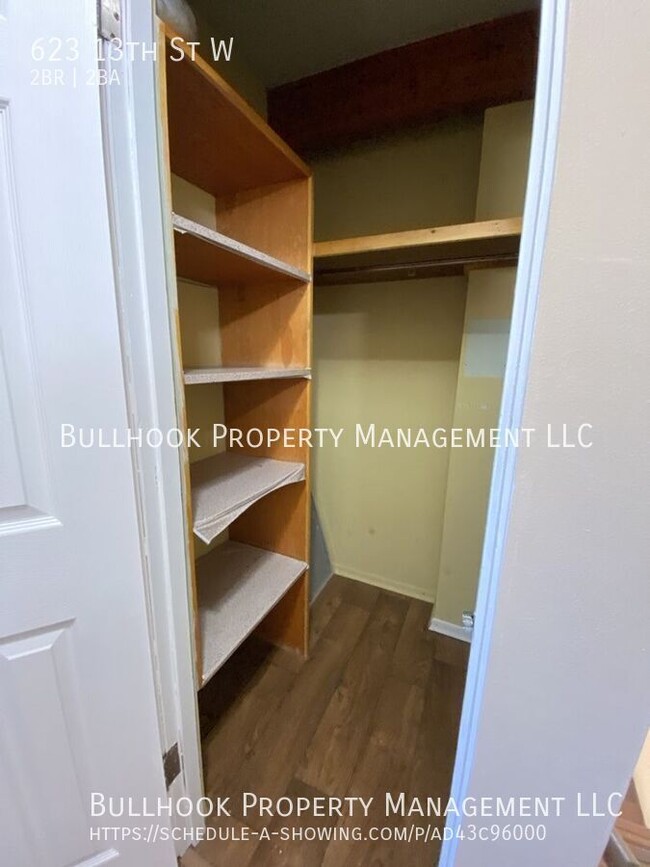 Building Photo - MOVE IN SPECIAL  - $300 off first full mon...