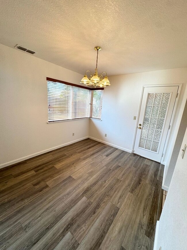 Building Photo - Freshly Painted 3 Bedroom + Loft in Desirable Elk Grove Neighborhood
