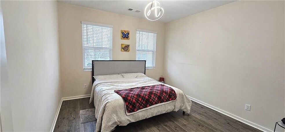 Building Photo - 404 Starbuck Parkway