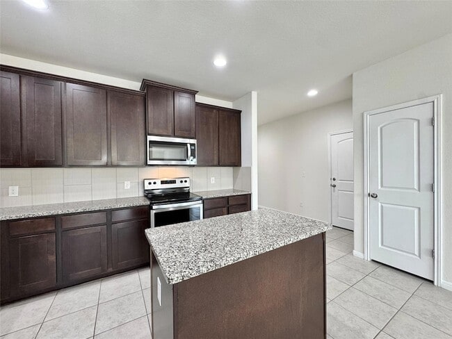 Building Photo - 320 La Escalera Dr