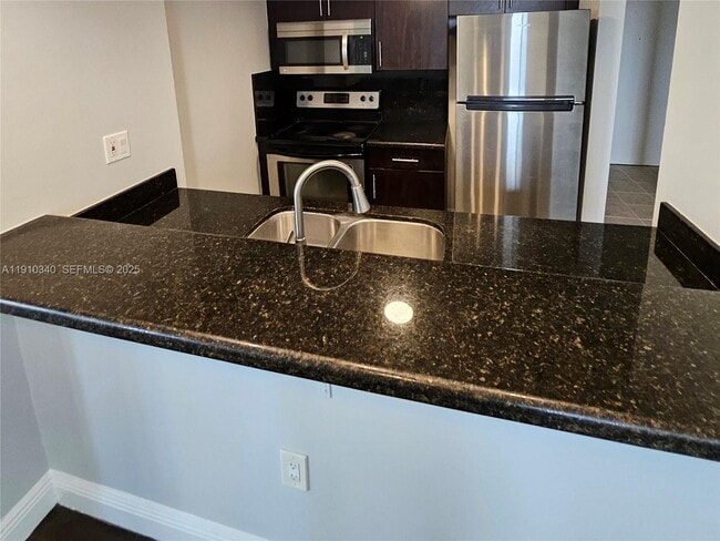 Building Photo - 850 N Miami Ave