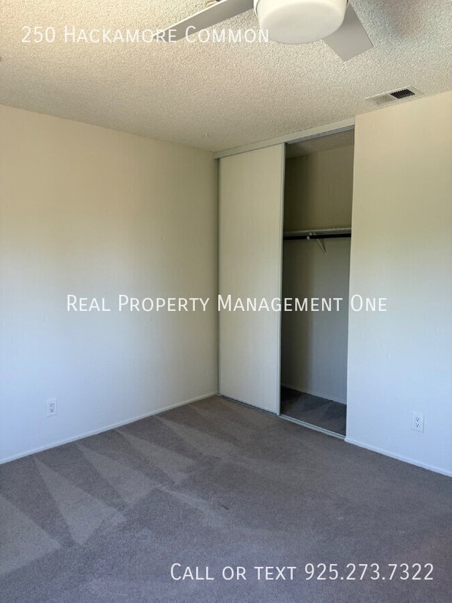 Building Photo - 250 Hackamore Common