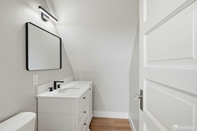 Building Photo - 1529 Hampshire St