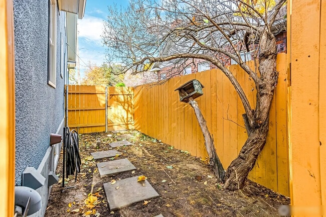 Building Photo - 8 Newell St