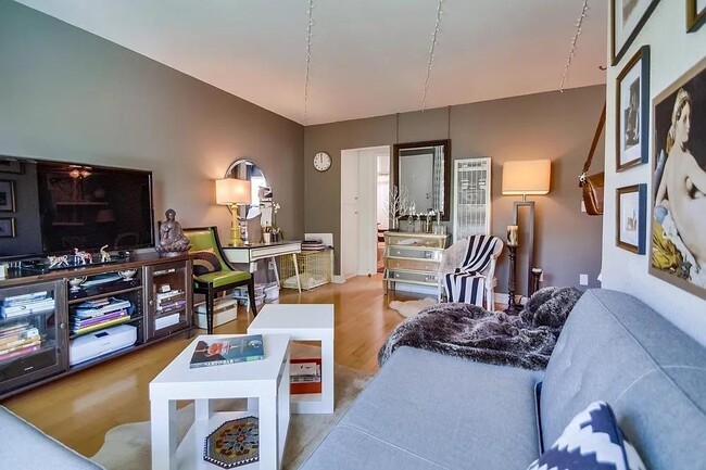 Building Photo - 4747 Hamilton St