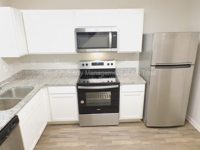 Building Photo - 604 Quail Ln