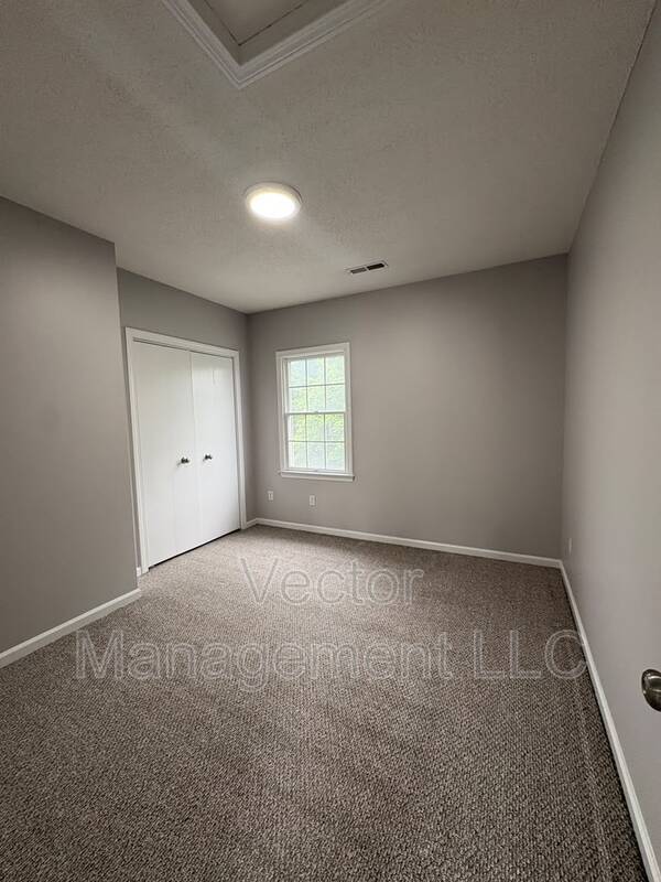 Building Photo - 2842 Dixwell Ave