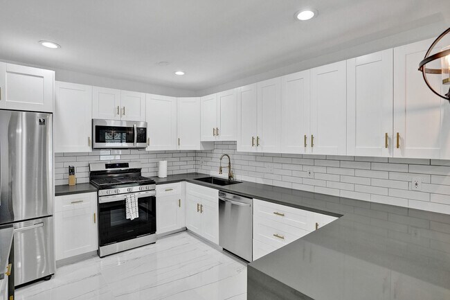 Building Photo - 18600 NW 11th Rd