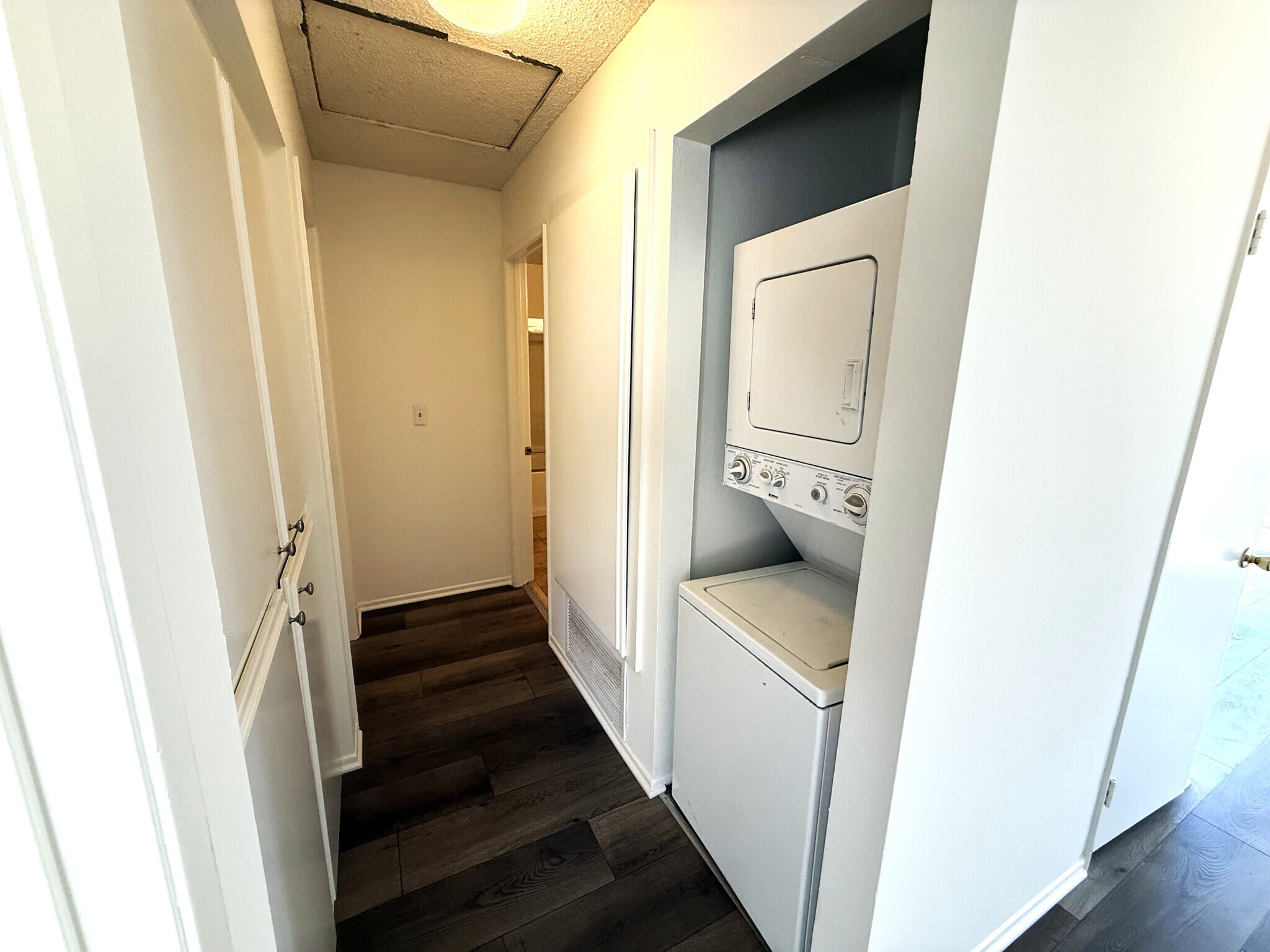 Building Photo - 10636 Chestnut St