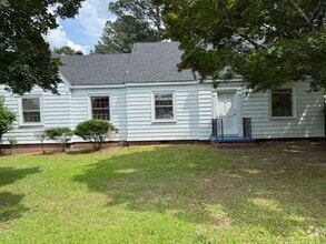Building Photo - Newly Renovated