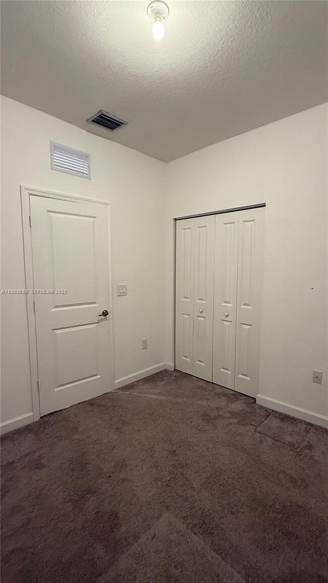 Building Photo - 947 NE 211th St