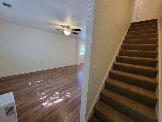 Building Photo - Two Story 3 Bedroom 2 Bath Condo in Chico for Rent!