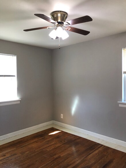 Building Photo - 7558 Woodland Ave Unit B