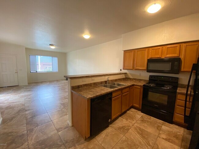 Building Photo - 1251 E Weimer Cir