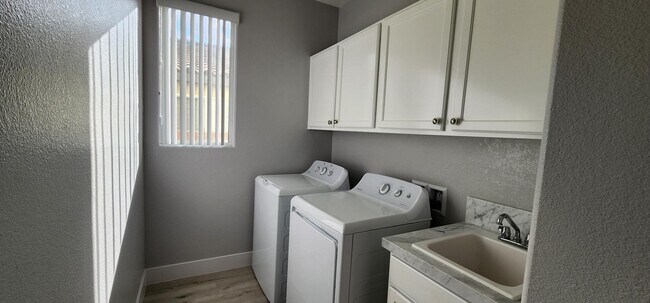 Building Photo - 4816 Magnolia Blossom Ave