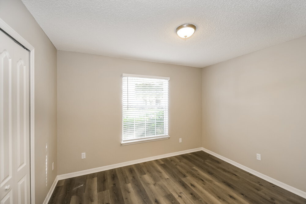 Building Photo - 1098 Maple Ln