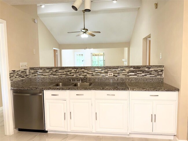 Building Photo - 10202 Hollow Canyon Dr