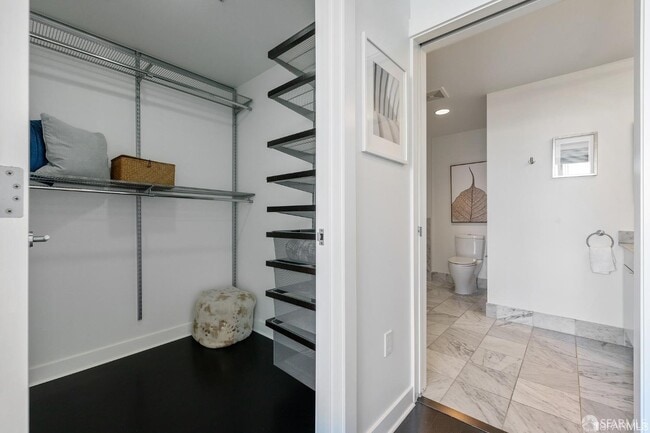 Building Photo - 501 Beale St