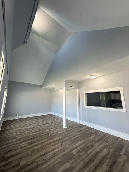 Building Photo - 2809 Columbia Ave