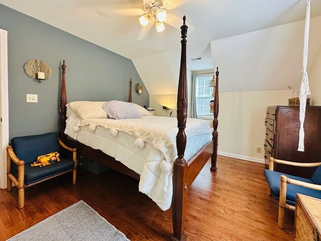 Building Photo - Charming Country Cottage Only 23 Mins from...