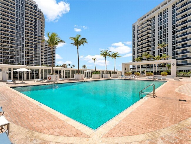 Building Photo - 10275 Collins Ave
