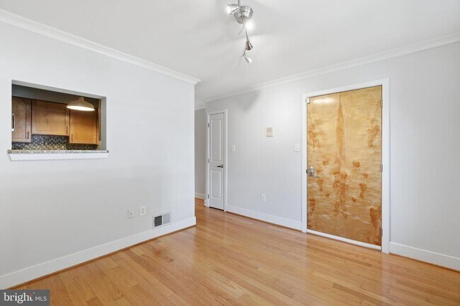 Building Photo - 1413 11th St NW