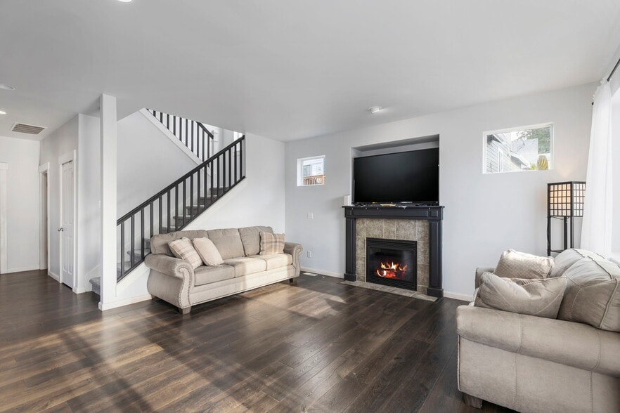 Building Photo - 6398 Juanita Cir NE