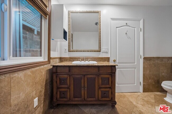 Building Photo - 2319 Outpost Dr