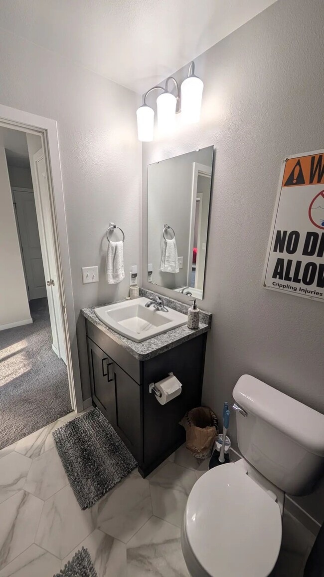 Building Photo - Furnished Queen Room with Closet & Private Bath