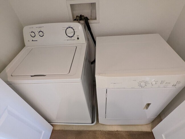 Building Photo - 5994 Shining Light Ave