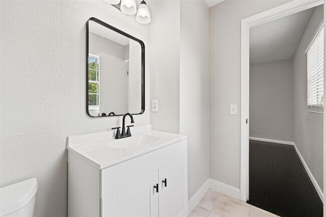 Building Photo - 47 Kathy Dr