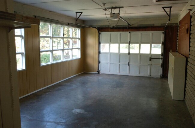 Building Photo - 1705 Hatteras Dr