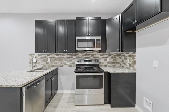 Building Photo - 16680 E Ivanhoe St