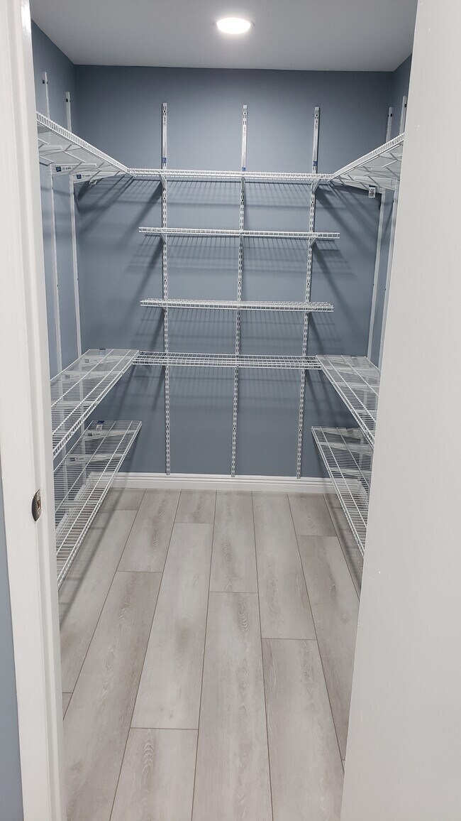 Building Photo - 2421 Old Stone Mill Dr