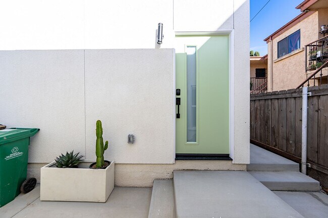 Building Photo - Brand New Build 1 Bed 1 Bath Apartment