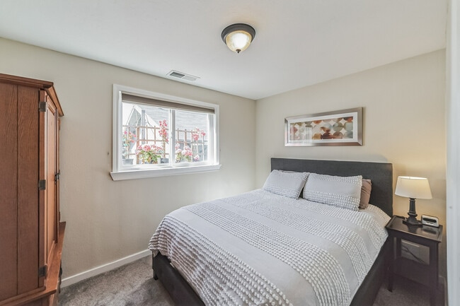 Building Photo - 1227 Sherman St